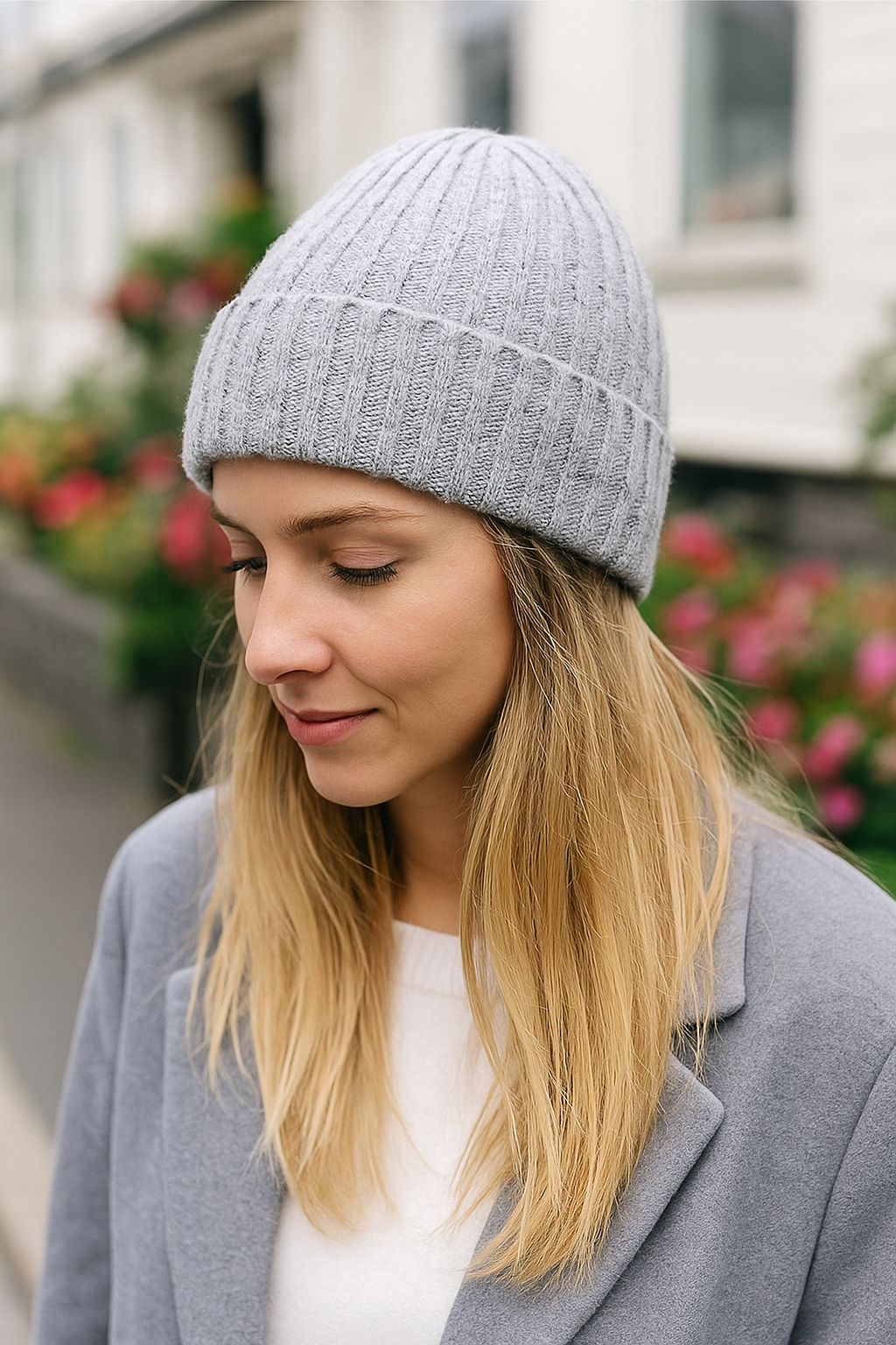 Ribbed light grey unisex beanie hat